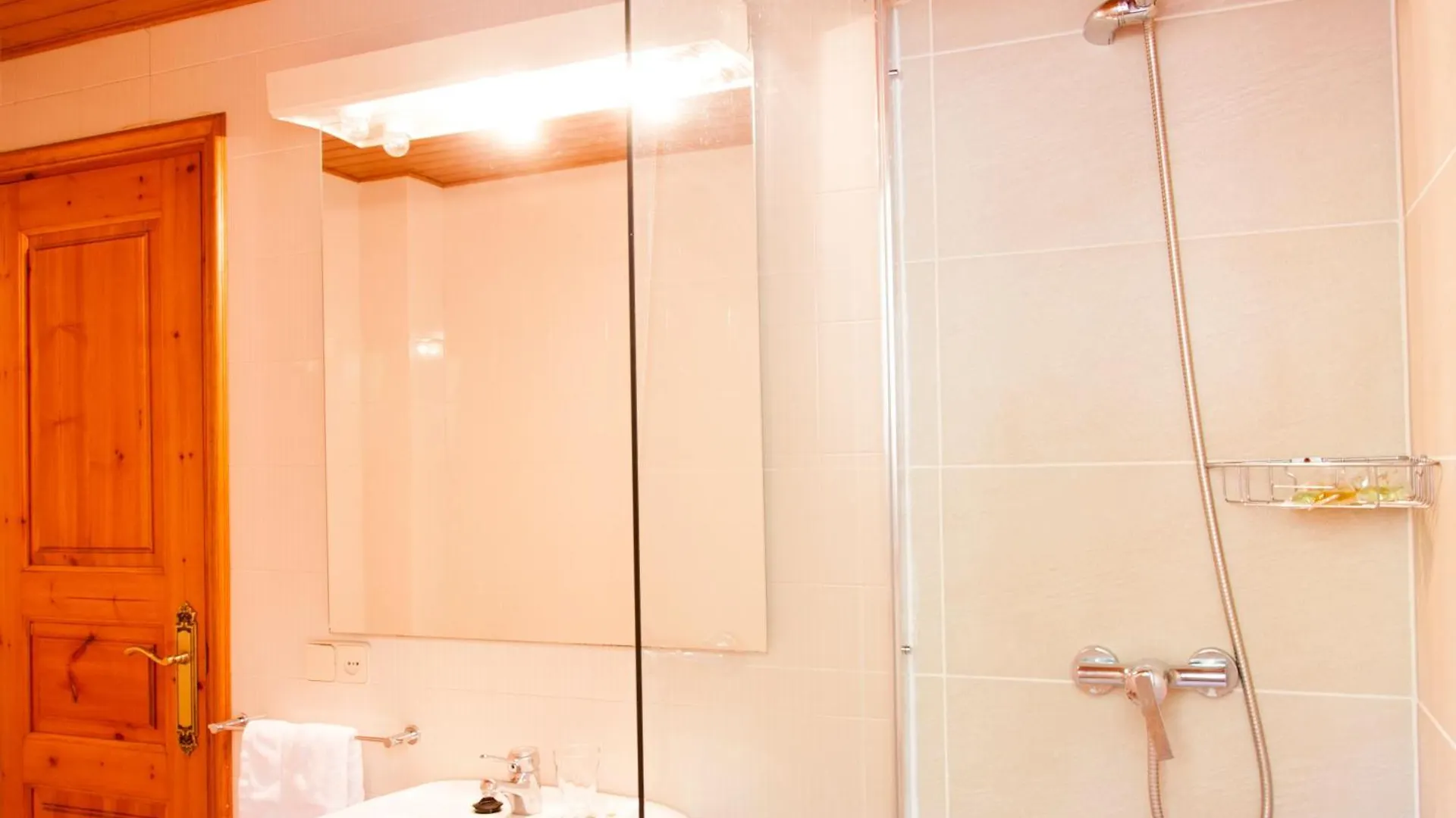 Ostau Dera Nheu Hotel Les